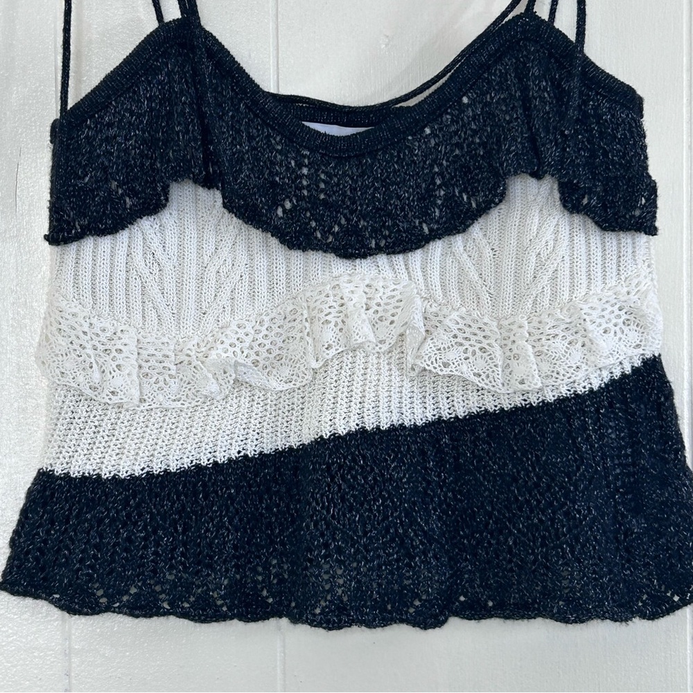 Zara Top Size XS Black White Ruffle Knit Crochet Crop Top Size XS. - Picture 2 of 8